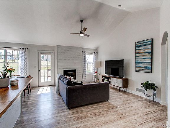 4th image of 8072 Sun Country Dr