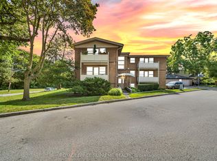 135 Kingsway Cres #4, Toronto, ON M8X2S3