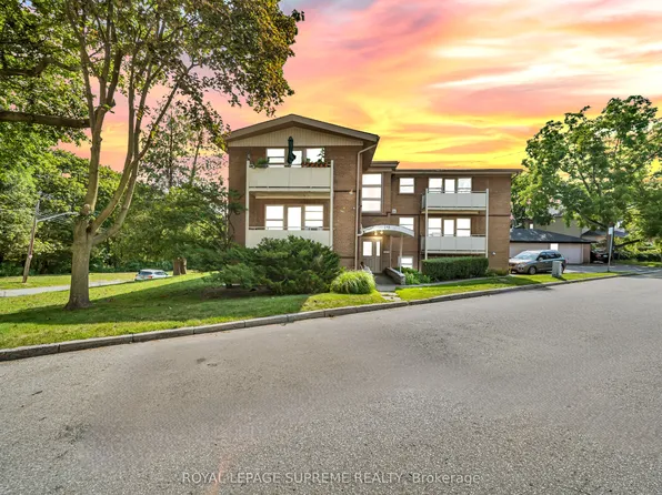 135 Kingsway Cres #4, Toronto, ON M8X 2S3