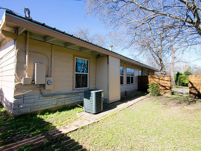 707 W Crestland Dr — Photo 22