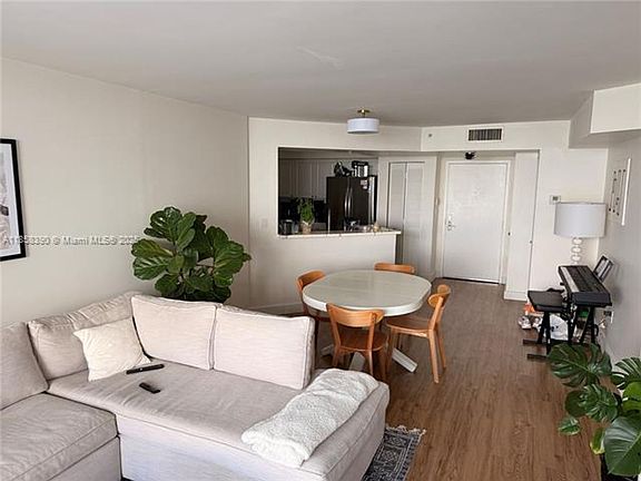 4th image of 1900 Sunset Harbour Dr #1614
