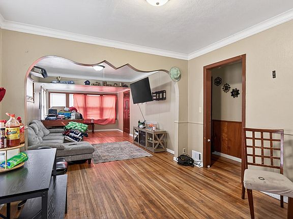 3rd image of 556 Gotzian St