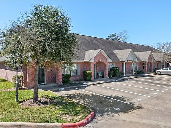 2nd image of 1702 Deacon Dr APT 207