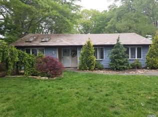 43 Biscayne Dr, Selden, NY 11784