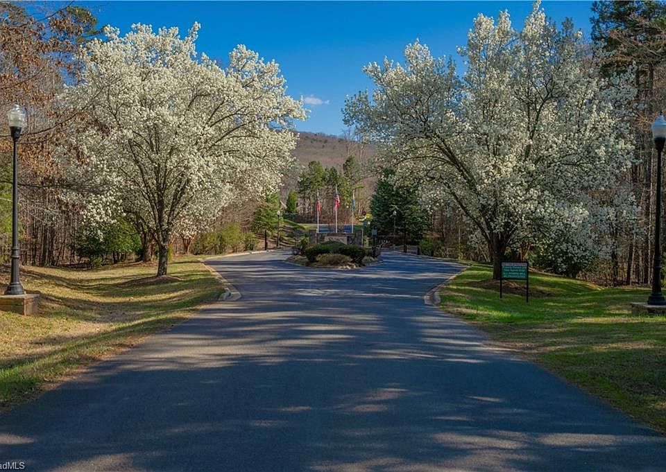 1st image of 288 Emerald Isle Ct