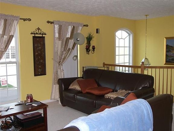 2nd image of 7208 Mariemont Cres