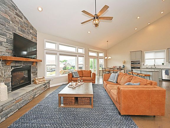 5th image of 2489 Sierra Dr