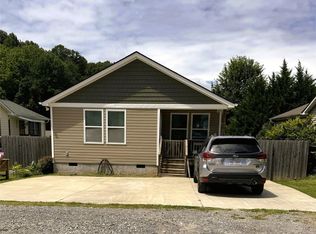 9 Half Moon Dr, Swannanoa, NC 28778