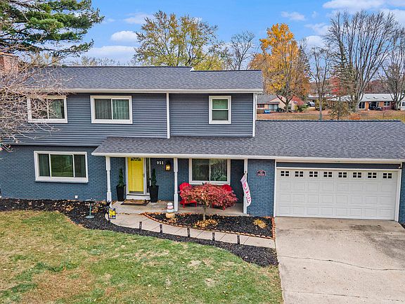 3rd image of 951 Hillbrook Dr