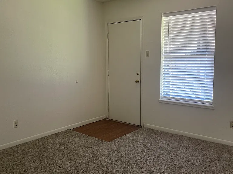 13139 Temple Cir — Photo 11
