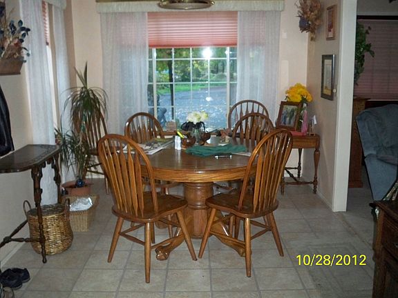 4th image of 415 Woodbury Ln