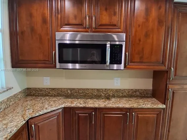 2905 Point East Dr APT L302, Aventura, FL 33160