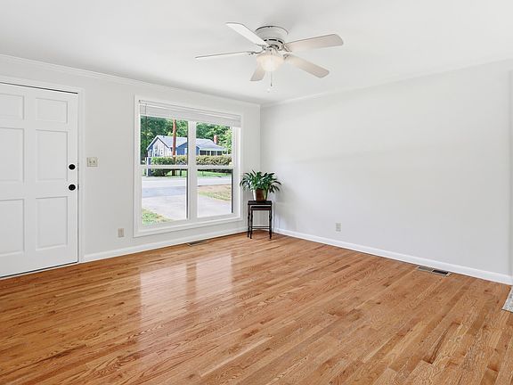 5th image of 212 Berkley Ave