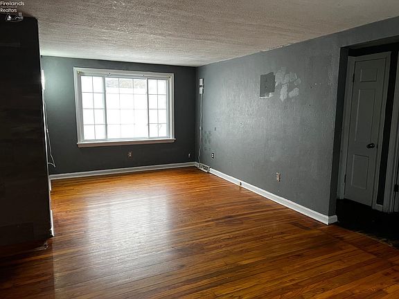 4th image of 216 Ashland Ave