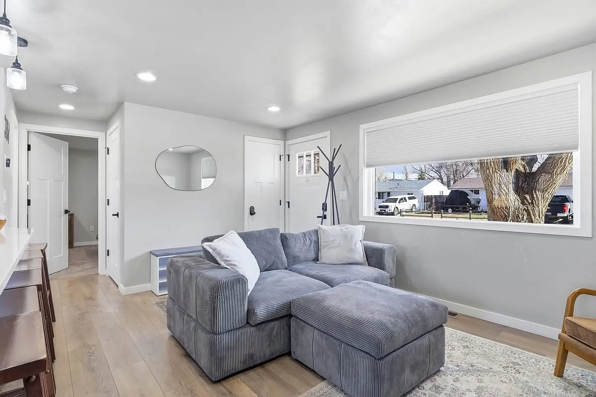 2 bed, 904 sqft, $1,600 — Photo 3