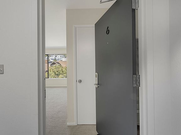 3rd image of 501 Douglass St APT 6