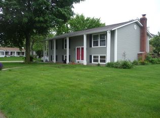 1925 N Summit St, Wheaton, IL 60187