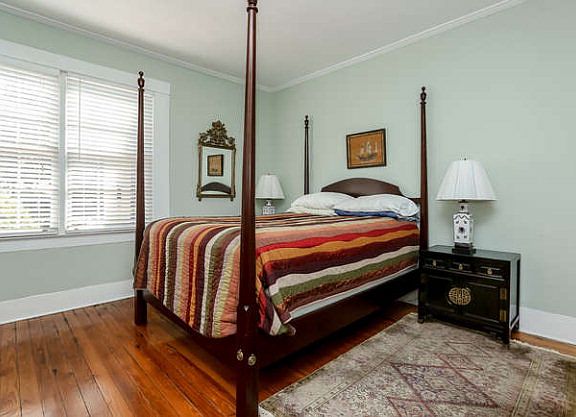 4th image of 2727 Henry St