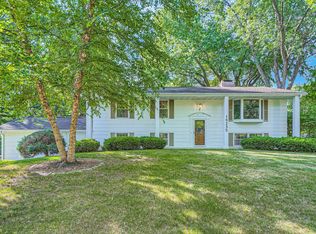 16235 5th Ave N, Plymouth, MN 55447