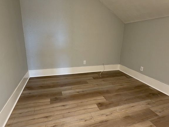 2nd image of 481 23rd St