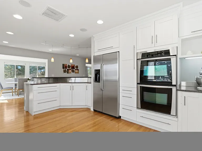 891 N Glencoe St — Photo 3