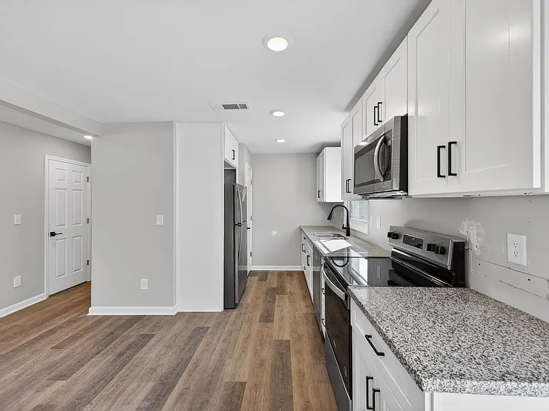 Tanglewood Dr — Photo 7