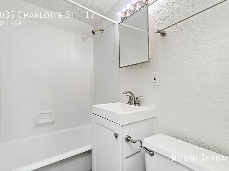 4035-4039 Charlotte — Photo 16