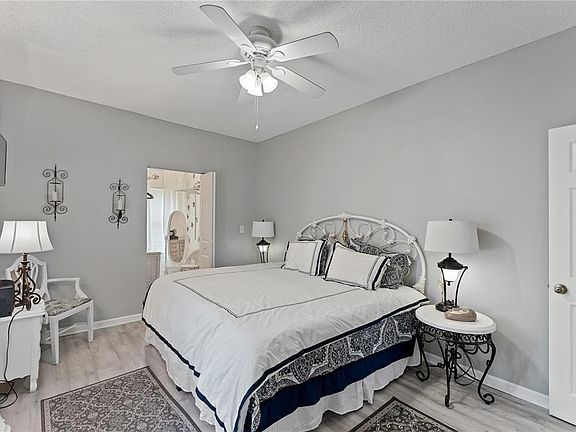 4th image of 914 S 8th St N #1