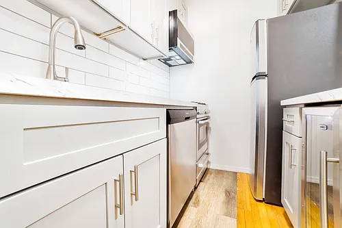 542 E 82nd St #21 Photo 1