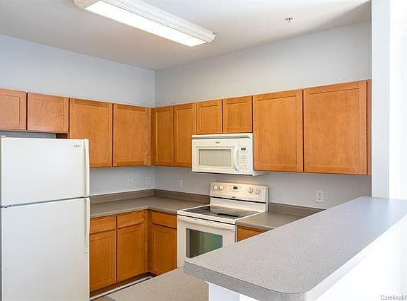 4th image of 731 Appeldoorn Cir