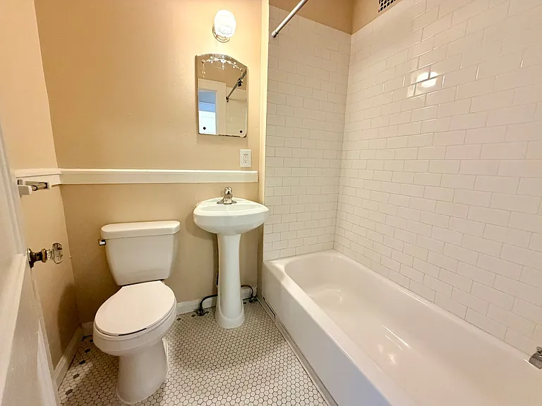 Olympic Arms / Grayson — Photo 13