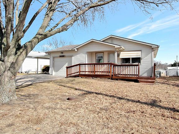 3rd image of 1422 Spencer Dr