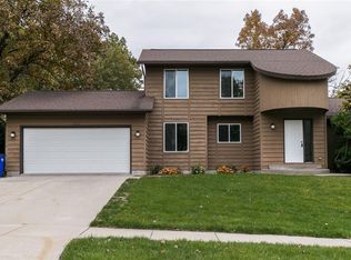 1037 Arthur Dr NW, Cedar Rapids, IA 52405