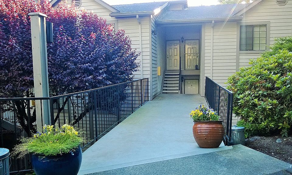 1st image of 11419 99th Pl NE APT 103