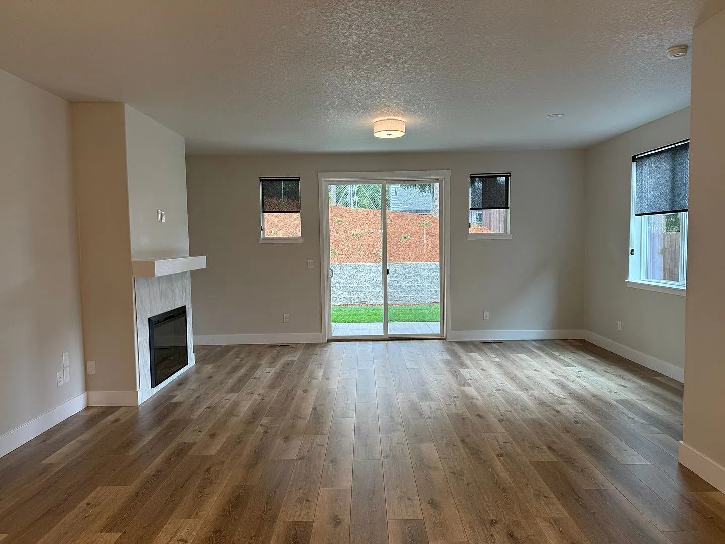 Beautiful Three Bedroom New Construction Home For Rent — Photo 2