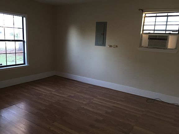 4th image of 3704 Elmwood Ct