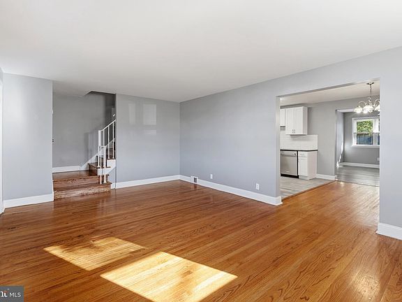 4th image of 2530 48th St