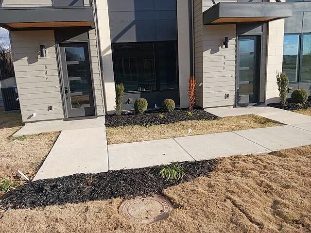 2nd image of 849 Burnside Pl