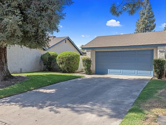 3rd image of 2417 S Meadowbrook Court