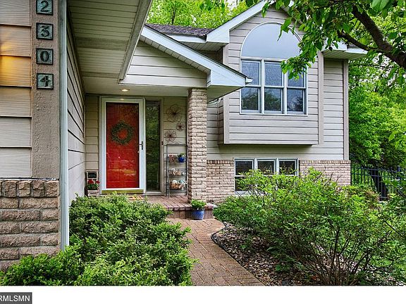 2nd image of 12304 Parkwood Pl