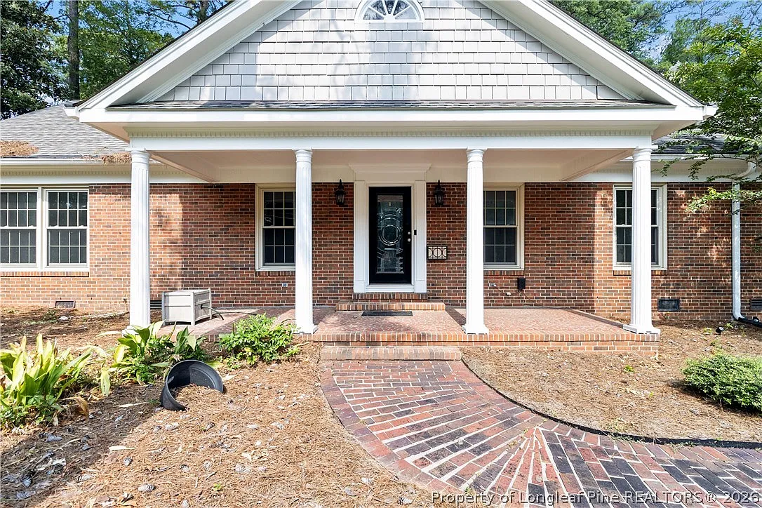 5 bed, 3.0 bath, 2862 sqft, $2,800 — Photo 2