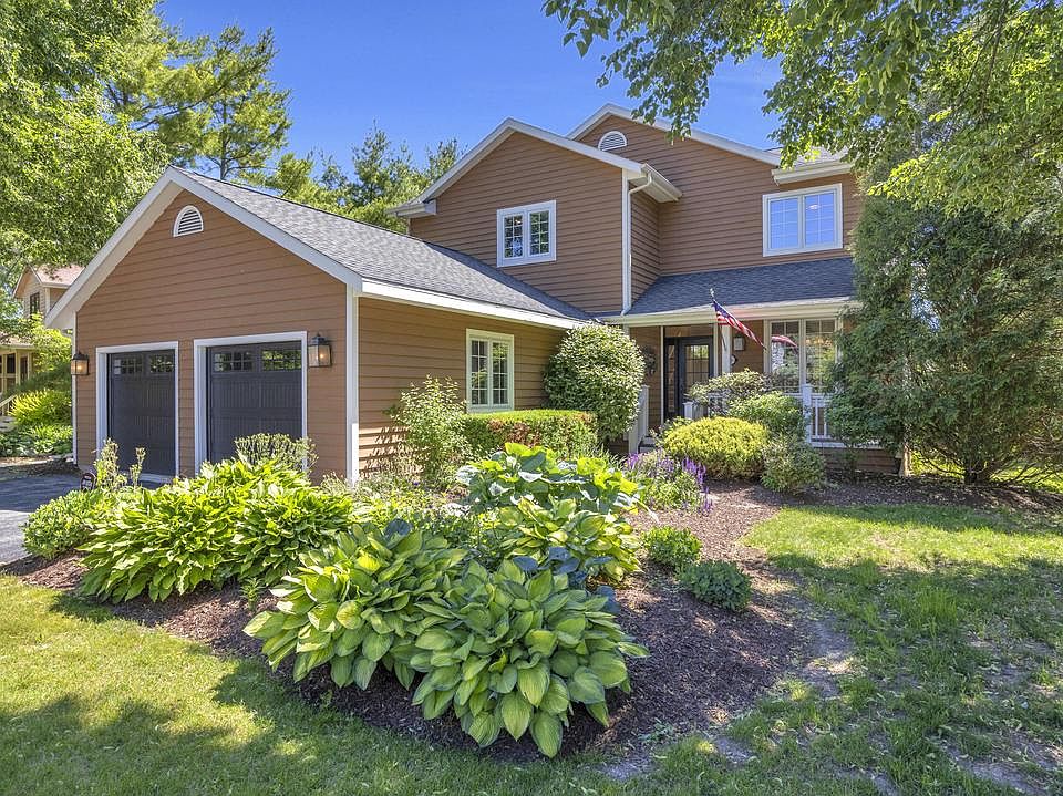 1st image of 516 Sir Howard CIRCLE