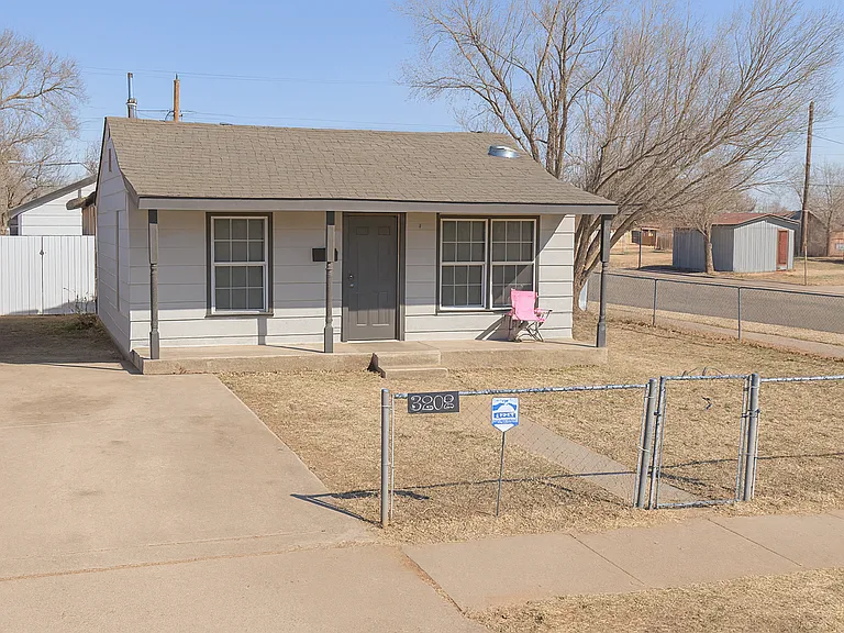3202 Baylor St — Photo 1
