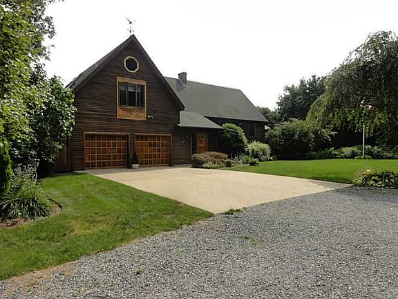 2nd image of 2 Heather Hollow Dr