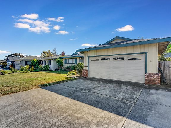 3rd image of 2056 Barrett Ave