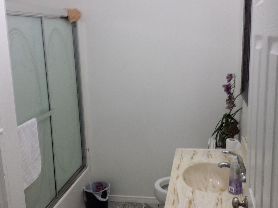 2nd image of 10372 Amboy Ave