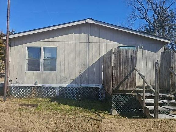 2nd image of 971 Cardinal Rd