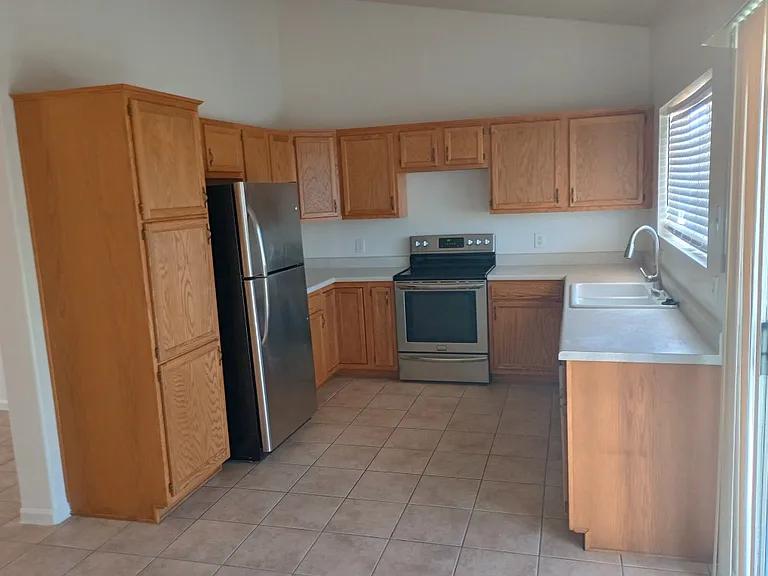 1161 E Avenida Isabela — Photo 11