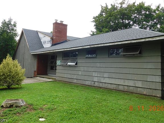 4th image of 211 Pickle Rd
