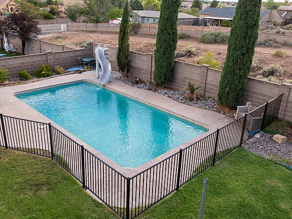 3rd image of 2309 Agua Fria Dr NE